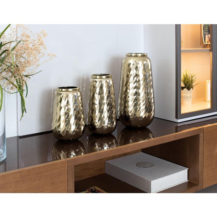 GINER Y COLOMER Lote de 3 Jarrones Decorativos en Metal Dorado con Efecto Martillado 1