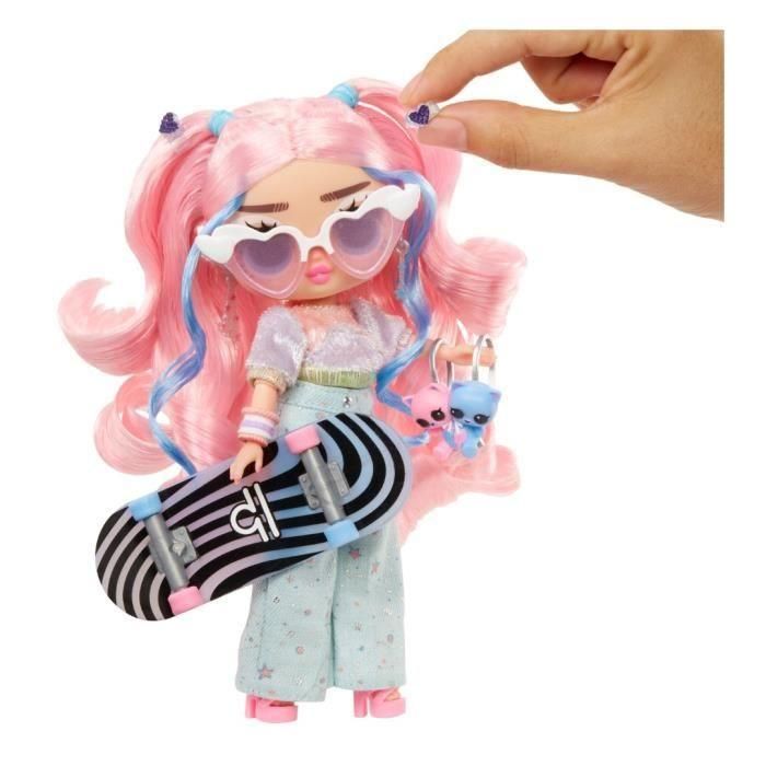 LOL Surprise Tweens - Muñeca fashion articulada 24 cm - Flora Moon - 2 conjuntos y varios complementos - A partir de 4 años 1 LOL Surprise Tweens - Muñeca fashion articulada 24 cm - Flora Moon - 2 conjuntos y varios complementos - A partir de 4 años 1