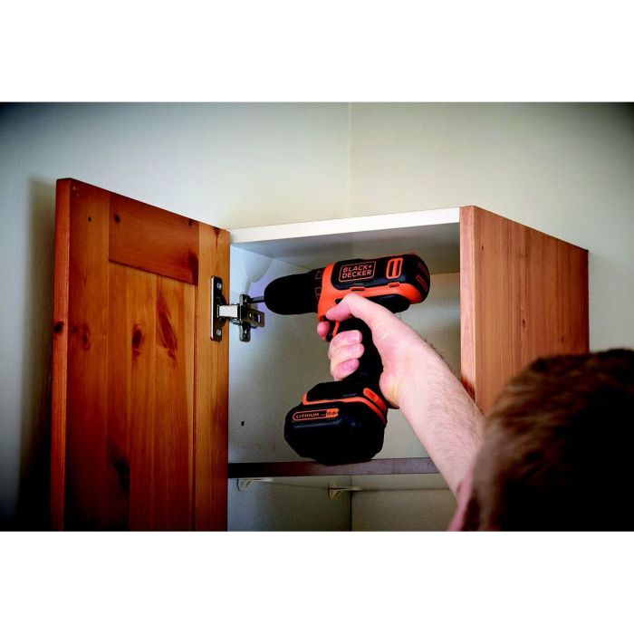 Black & Decker Destornillador Inalámbrico 10.8V, 2 Baterías Litio, Control de Torque 10 Posiciones y Caja 4 Black & Decker Destornillador Inalámbrico 10.8V, 2 Baterías Litio, Control de Torque 10 Posiciones y Caja 4