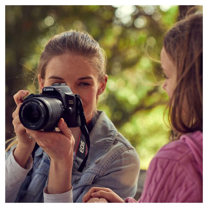 Canon EOS 250D Cámara réflex digital espejo 24.1 MP CMOS 4K Ultra HD Pantalla táctil Negro + Objetivo 18-55 IS STM 4