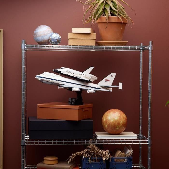 LEGO 10360 - Avión portaaviones de juguete para construir 2