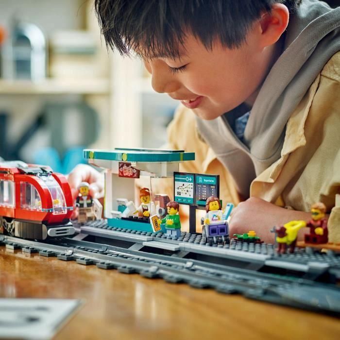 LEGO 60423 City Tranvía y Estación del Centro de la Ciudad, set de juego de construcción para niños a partir de 7 años 3 LEGO 60423 City Tranvía y Estación del Centro de la Ciudad, set de juego de construcción para niños a partir de 7 años 3