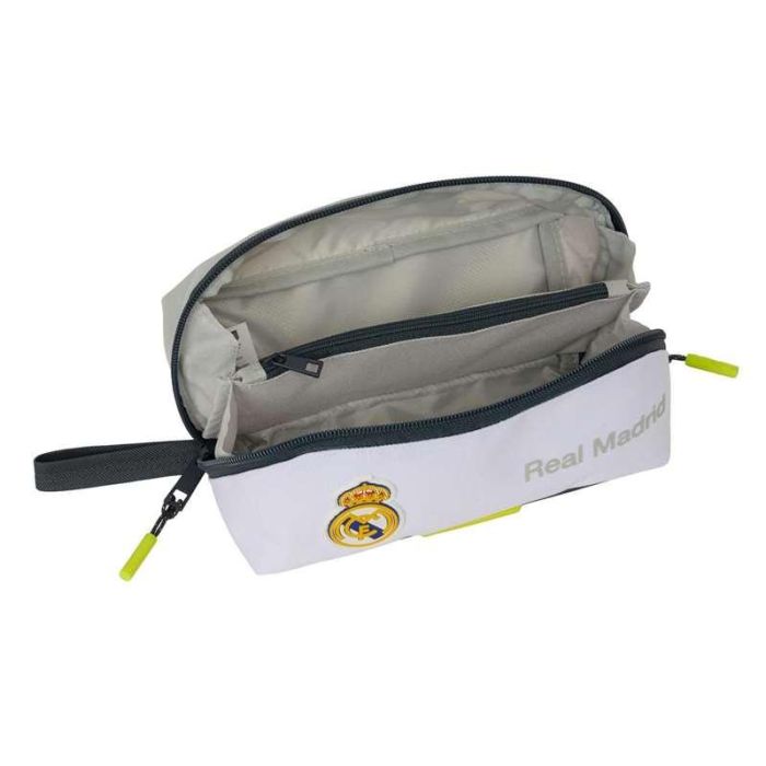 Safta Estuche Portatodo Escolar Real Madrid 1ª Equipación 25-26. Diseño Cuadrado Grande con 1 Cremallera. Dimensiones: 80x200x80 mm 3 Safta Estuche Portatodo Escolar Real Madrid 1ª Equipación 25-26. Diseño Cuadrado Grande con 1 Cremallera. Dimensiones: 80x200x80 mm 3