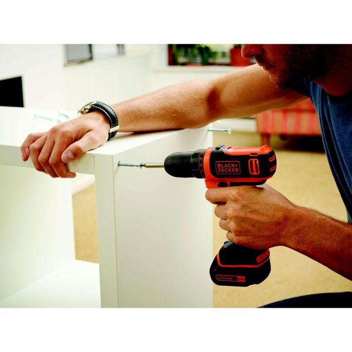 Black & Decker Destornillador Inalámbrico 10.8V, 2 Baterías Litio, Control de Torque 10 Posiciones y Caja 7 Black & Decker Destornillador Inalámbrico 10.8V, 2 Baterías Litio, Control de Torque 10 Posiciones y Caja 7