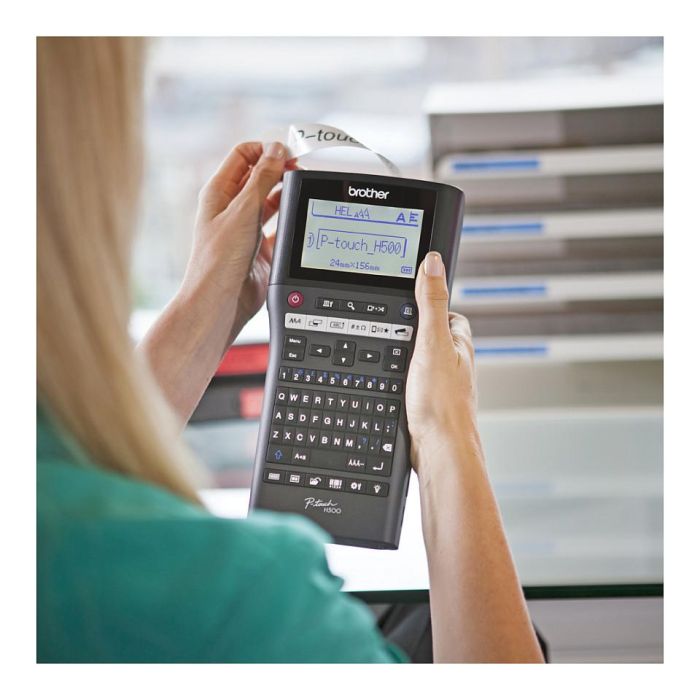 Brother Etiquetadora PT-H500 QWERTY, Conectividad Alámbrica, 30 mm/s, Negro