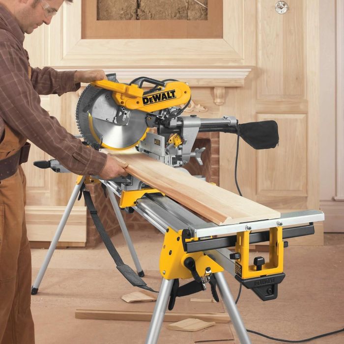DEWALT Paneelsaege 305 mm 1675 Watt 2