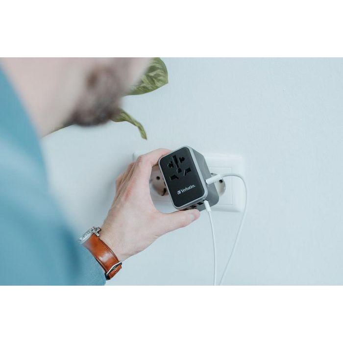 Verbatim UTA-04 Adaptador de Viaje Universal 61W PD QC 3.0, 5 Puertos USB (2xUSB-C, 3xUSB-A), Carga 6-en-1 para 180+ Países 24