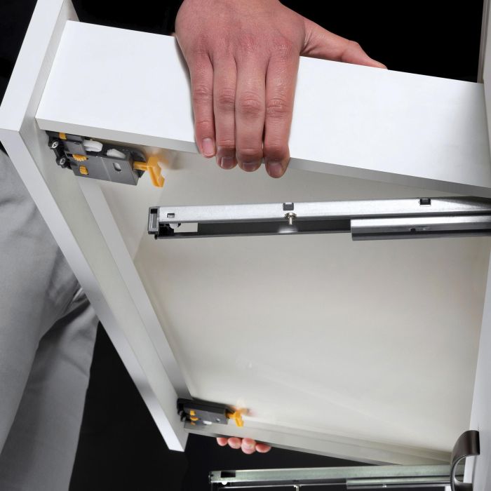 Emuca Juego de guías ocultas para cajones Silver, de extracción total, con cierre suave y enganche, profundidad 290mm, Acero, Cincado 3 Emuca Juego de guías ocultas para cajones Silver, de extracción total, con cierre suave y enganche, profundidad 290mm, Acero, Cincado 3