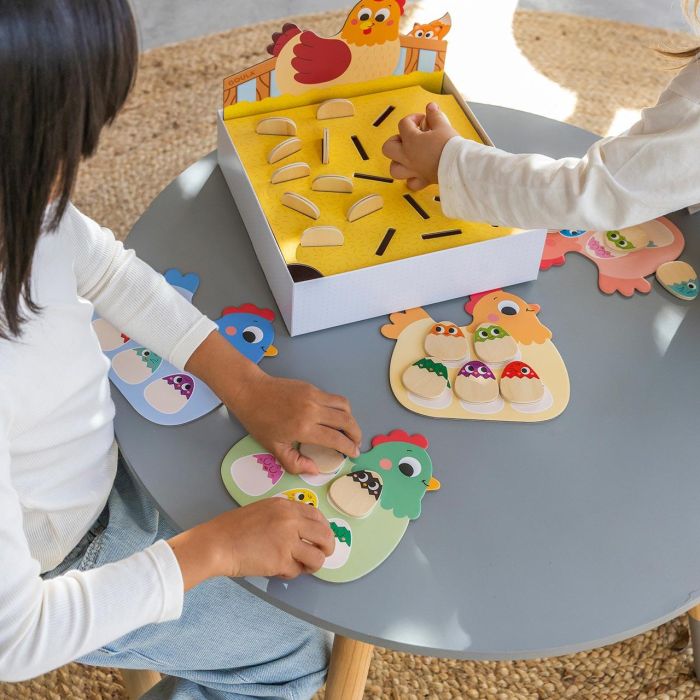 Goula Hidden Chicks 1110100759 - Juego de Mesa y Puzzle Memo para Niños +3 Años - Encuentra los Pollitos - Idioma: Español, Inglés, Francés, Alemán, Portugués 6