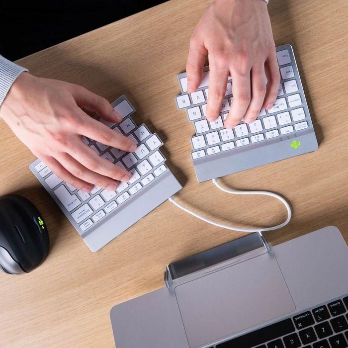 R-Go Tools Ergonomic keyboard R-Go Split Break with break software, ergonomic split keyboard, AZERTY (FR), Bluetooth, white 1 R-Go Tools Ergonomic keyboard R-Go Split Break with break software, ergonomic split keyboard, AZERTY (FR), Bluetooth, white 1