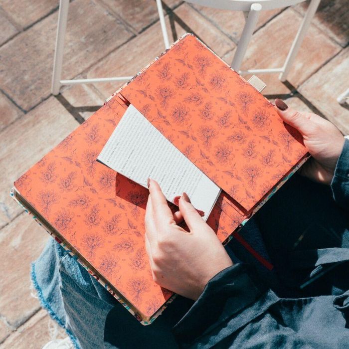 ERIK Set Cuaderno A5 y Bolígrafo Frida Kahlo Tapa Dura con Caja de Regalo 96 Hojas