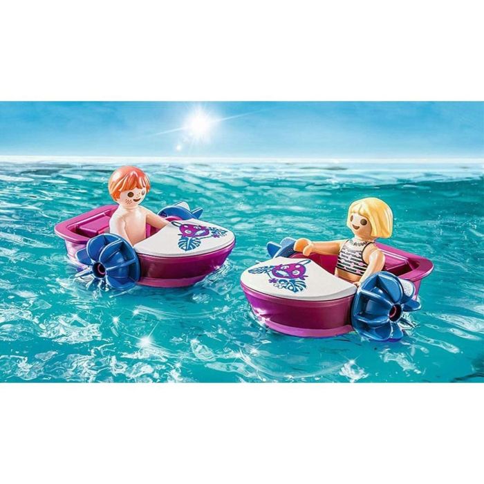 Playmobil Alquiler Botes Con Bar - Set de figuras con bar de zumos, botes de remos y accesorios para un día en la playa. Incluye 3 figuras y botes flotantes. 1