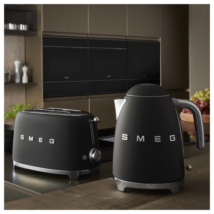 Smeg KLF03BLMEU Hervidor de agua 1,7 L 2400 W Negro mate con filtro antical, apagado automático y base 360°