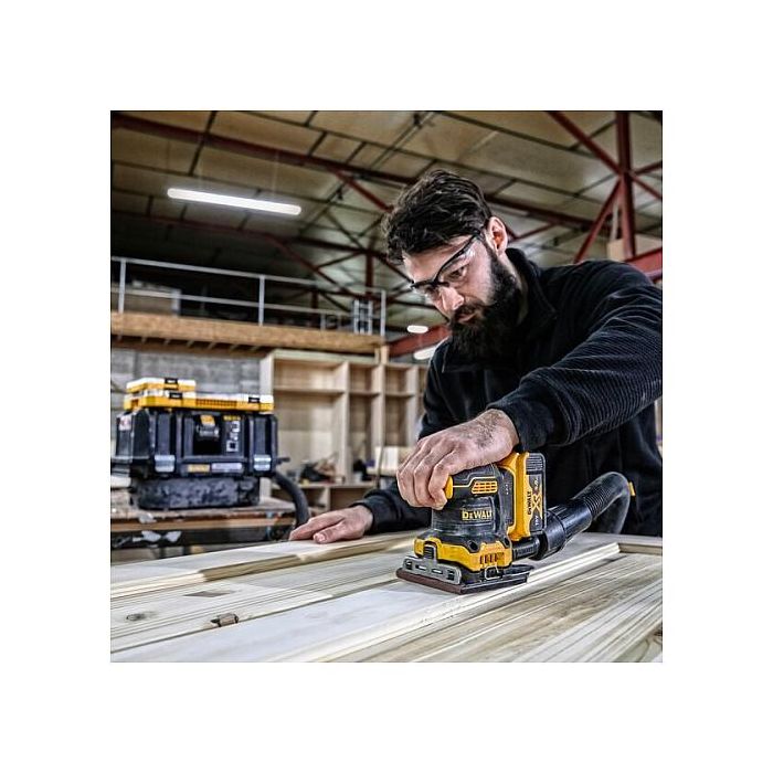 DeWALT DCW200NT-XJ Lijadora de Hoja Orbital a Batería 18V sin Escobillas, Velocidad Variable 8000-13500 OPM, Ø Orbital 1.6 mm, Incluye Adaptador para Aspiración 7