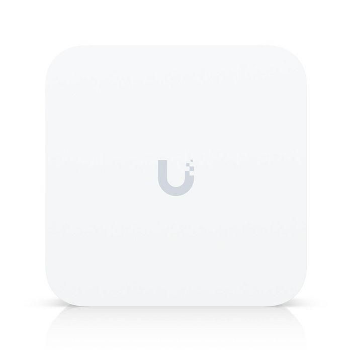 Ubiquiti 10G Cloud Gateway WiFi 7 Mesh-scalable Quad-core 1.5 GHz, 10G SFP+, 10 GbE, 2.5 GbE, 3GB RAM, 117x117x42.5 mm 10