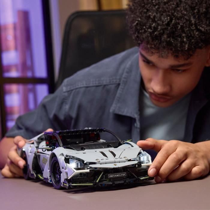 LEGO Technic Lamborghini Revuelto Superdeportivo 42214 | Set de Construcción de 1135 Piezas para Niños y Adultos 4 LEGO Technic Lamborghini Revuelto Superdeportivo 42214 | Set de Construcción de 1135 Piezas para Niños y Adultos 4