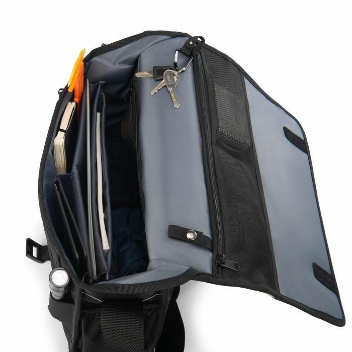 Dicota Messenger Bag, REFLECTIVE, black 6 Dicota Messenger Bag, REFLECTIVE, black 6