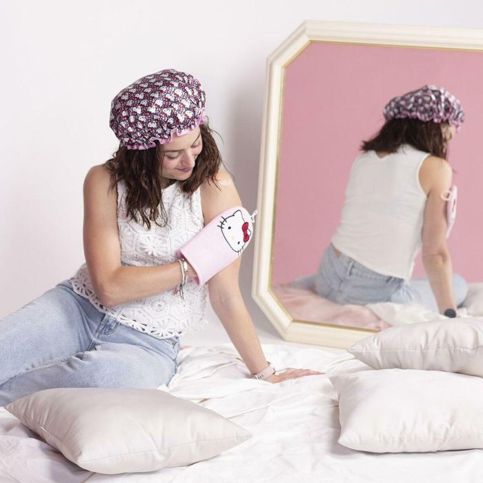 Cerdá Gorro de Ducha para Niñas, Diseño Hello Kitty. Color Rosa. Edad Mínima Recomendada 3 Años. Dimensiones 27 x 27 x 1 cm. 1 Cerdá Gorro de Ducha para Niñas, Diseño Hello Kitty. Color Rosa. Edad Mínima Recomendada 3 Años. Dimensiones 27 x 27 x 1 cm. 1