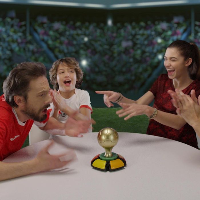 Famosa Juego Fanzone ¿quién será el mayor fanático del fútbol? Edad 7+ años 3 Famosa Juego Fanzone ¿quién será el mayor fanático del fútbol? Edad 7+ años 3