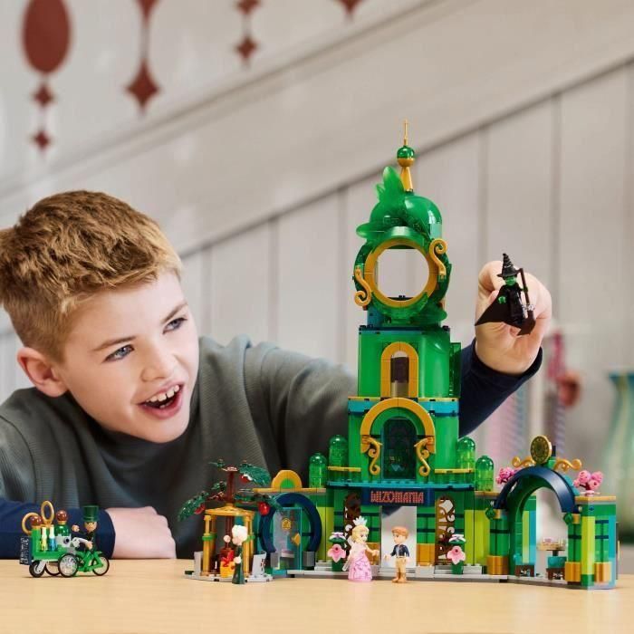 LEGO Wicked 75684 Bienvenido a Emerald City - Juguete coleccionable con Glinda y Elphaba 3