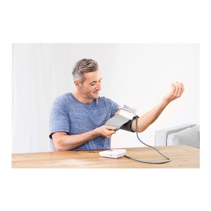 Beurer BM-51 Tensiómetro de Brazo EasyClip con Detector de Arritmias y Pantalla XL Iluminada 2