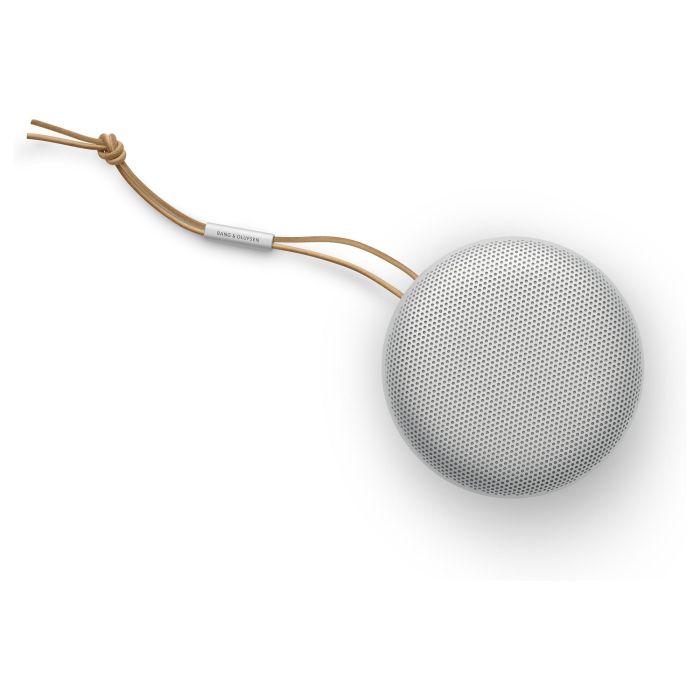 Bang & Olufsen Beosound A1 2.ª Generación Altavoz Bluetooth Inalámbrico, Gris Mist, IP67 Resistente, Alexa Integrada, 48h Autonomía, USB-C, Sonido 2 Vías