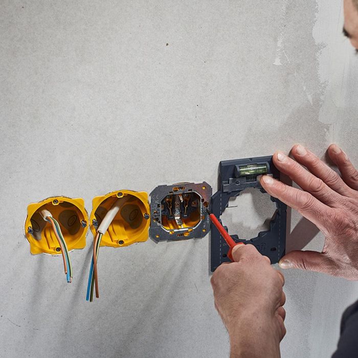 Wolfcraft 5975000 Plantilla para marcar y alinear, para medidas de 71 y 91 mm, obra en seco, instalación de cajas de enchufe e interruptores 10 Wolfcraft 5975000 Plantilla para marcar y alinear, para medidas de 71 y 91 mm, obra en seco, instalación de cajas de enchufe e interruptores 10