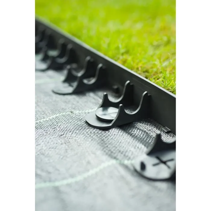 Nature Borde del Césped en Polipropileno y Polietileno H 4.5 x L100 cm Negro 16 Anclajes 5 Nature Borde del Césped en Polipropileno y Polietileno H 4.5 x L100 cm Negro 16 Anclajes 5