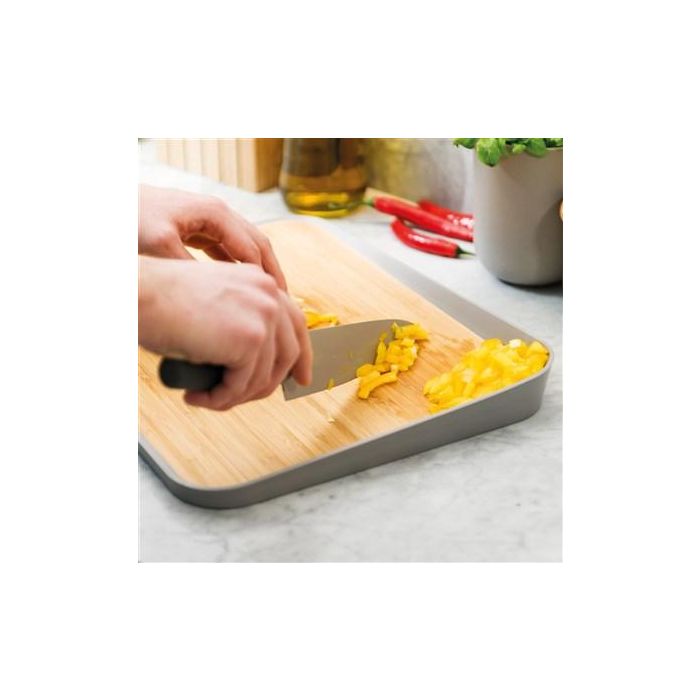 Berghoff 3950088 Tabla de Cortar de Bambú con Ángulo Recogedor 1
