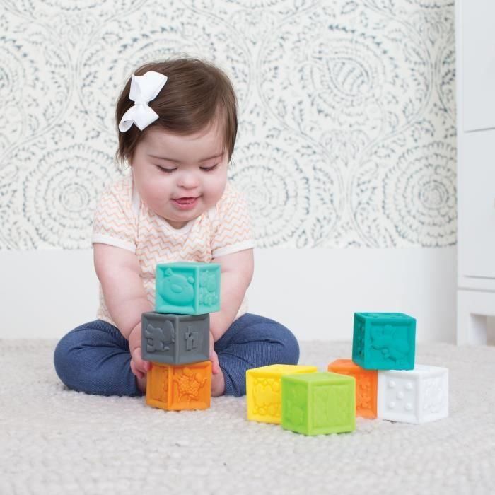 Infantino Senso Set de Juego Sensorial: 8 bolas blandas, 8 cubos de actividad y 4 rociadores de animales para bebés +6 meses 5