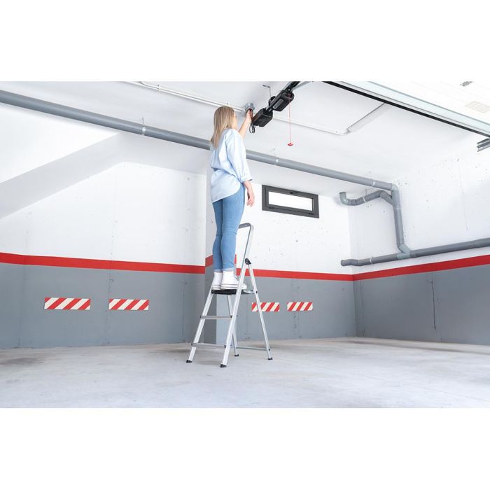 Escalera domestica de aluminio 3 peldaños 2 Escalera domestica de aluminio 3 peldaños 2