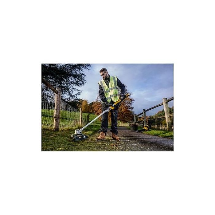 DeWALT DCMST561N-XJ Cortabordes/Cortacésped a Batería 18V, Diámetro Corte 35 cm, Cabezal Cuchilla y Nylon, 6000 RPM, Sin Cables 7 DeWALT DCMST561N-XJ Cortabordes/Cortacésped a Batería 18V, Diámetro Corte 35 cm, Cabezal Cuchilla y Nylon, 6000 RPM, Sin Cables 7