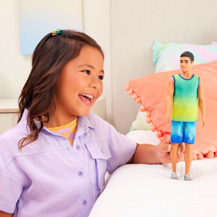 Barbie Hyv00 Muñeco Ken Fashionista Camiseta Degradada Azul Verde Cuerpo Ancho Pantalones Cortos Vaqueros Zapatillas Plateadas +3 Años 4 Barbie Hyv00 Muñeco Ken Fashionista Camiseta Degradada Azul Verde Cuerpo Ancho Pantalones Cortos Vaqueros Zapatillas Plateadas +3 Años 4