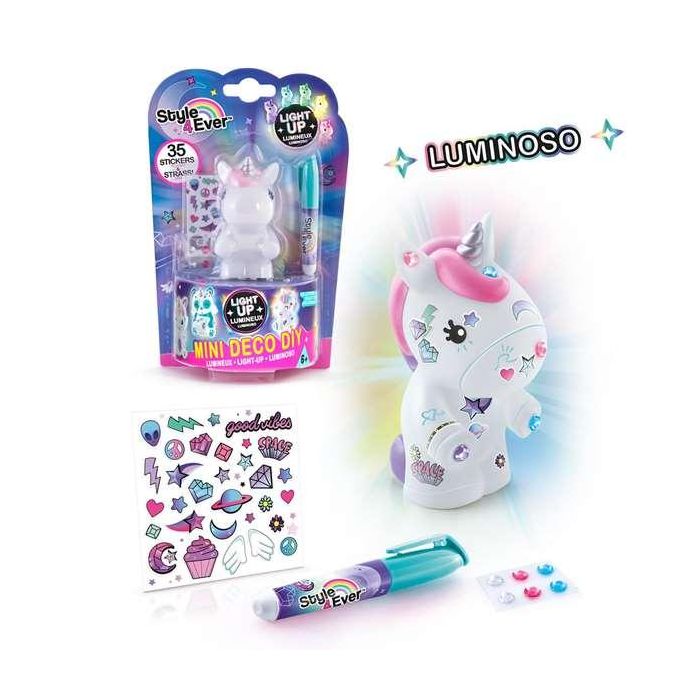Decora tu personaje con pegatinas y rotuladores ¡con luz multicolor! 15x22x8 cm - modelos surtidos 2 Decora tu personaje con pegatinas y rotuladores ¡con luz multicolor! 15x22x8 cm - modelos surtidos 2