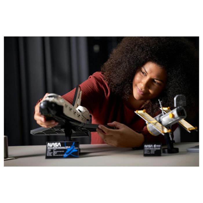 LEGO Creator Expert NASA Spaceshuttle Discovery - Set de construcción 2354 piezas, Maqueta del Transbordador Espacial, para adultos y fans 51