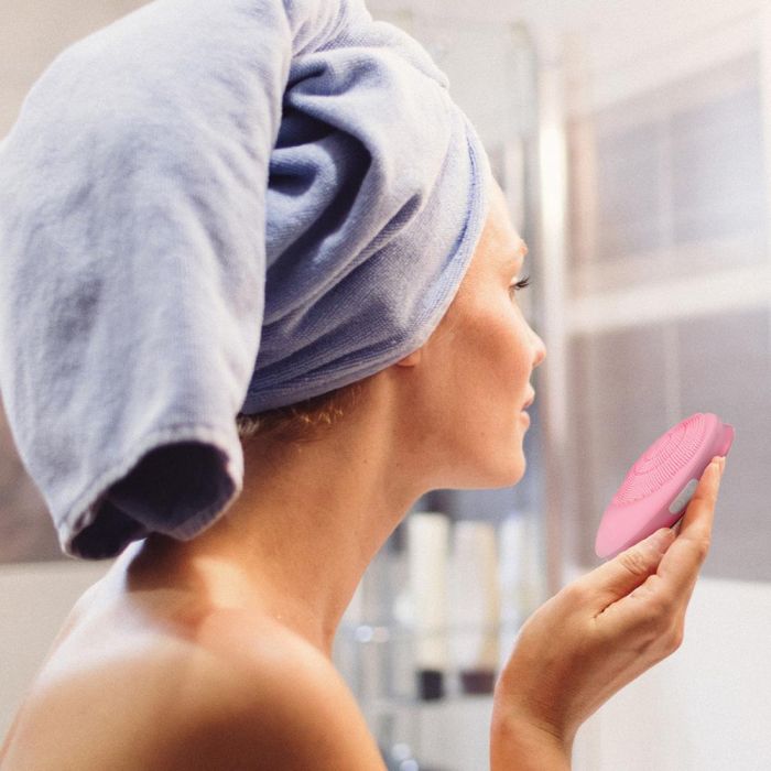 Cosmetic Club Cepillo Facial Eléctrico con Cerdas de Silicona, 2 Velocidades, Fácil de Usar 3 Cosmetic Club Cepillo Facial Eléctrico con Cerdas de Silicona, 2 Velocidades, Fácil de Usar 3