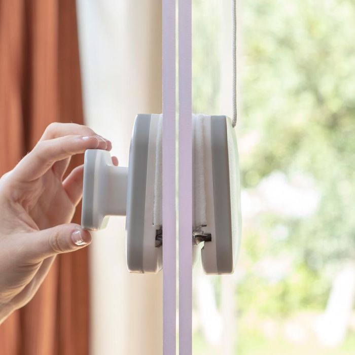 Innovagoods Limpiacristales magnético para doble acristalamiento de 20 mm, incluye imanes, 4 esponjas y 2 gomas de repuesto 8