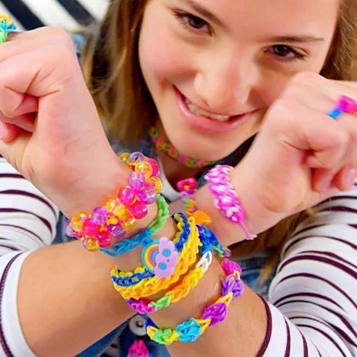 Elasticolor Maletín de Manualidades Infantil para Crear Pulseras y Collares Pro Mega Set con 2400 Elásticos (62x38x5 cm) 1