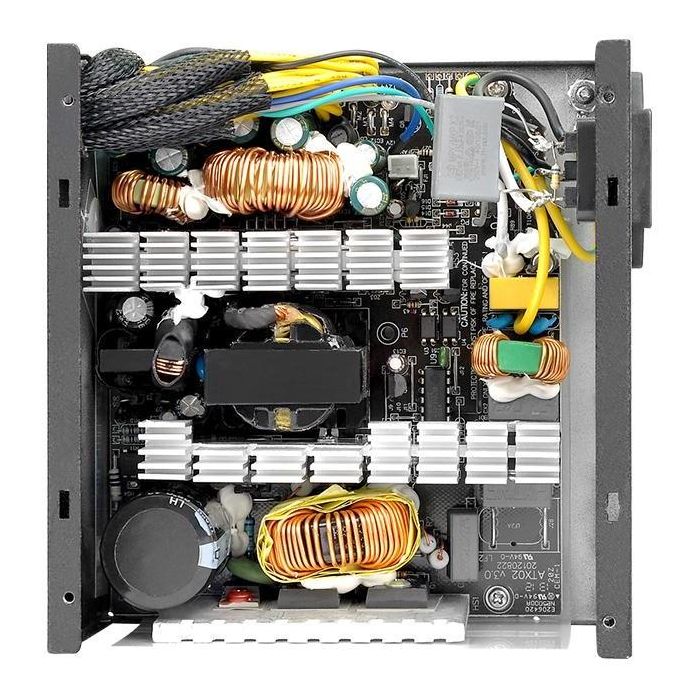 Fuente de Alimentación THERMALTAKE TRS-700AH2NK 700 W 2 Fuente de Alimentación THERMALTAKE TRS-700AH2NK 700 W 2
