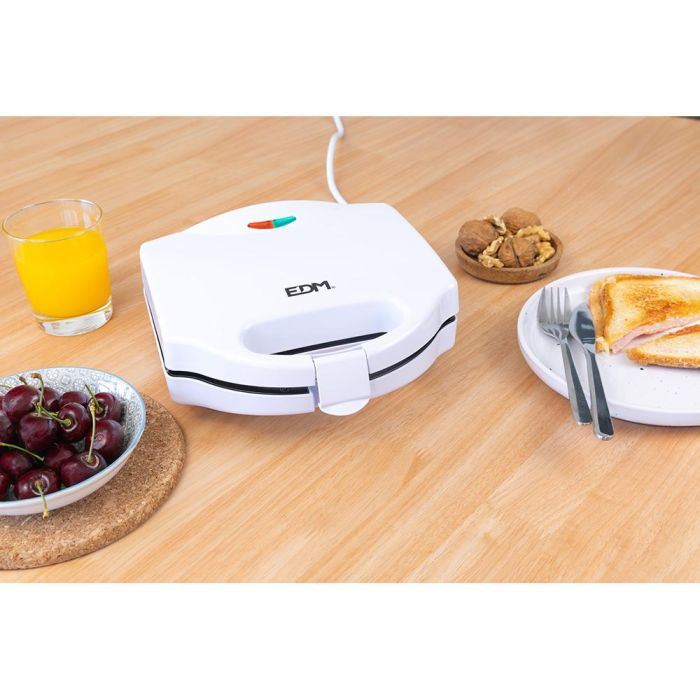 Edm Sandwichera Doble 750W, Blanco, Superficie Antiadherente, Cierre de Seguridad 2 Edm Sandwichera Doble 750W, Blanco, Superficie Antiadherente, Cierre de Seguridad 2