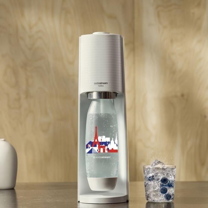 SODASTREAM Terra - Máquina de agua con gas blanca + 1 botella Fuse edición francesa de 1L + 1 recambio de gas Clip-on de 60L 1 SODASTREAM Terra - Máquina de agua con gas blanca + 1 botella Fuse edición francesa de 1L + 1 recambio de gas Clip-on de 60L 1