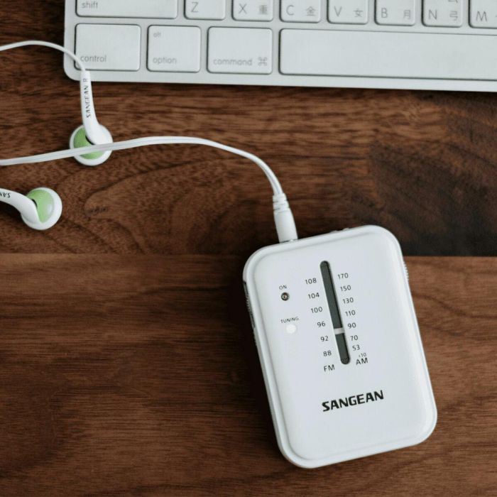 Radio Portátil Sangean Blanco AM/FM 4 Radio Portátil Sangean Blanco AM/FM 4