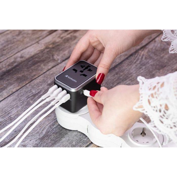 Verbatim Adaptador Universal de Viaje con 1 Puerto USB-C PD 61W, 3 Puertos USB-A, 1 Puerto USB-C, Compatible con más de 180 Países 17