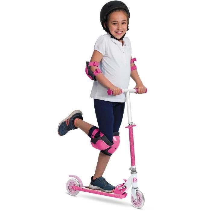 Mondo Patinete Scooter de 2 Ruedas Plegable de Metal con Diseño Barbie para Niños, Fabricado con Materiales Resistentes para Conducción Segura 1 Mondo Patinete Scooter de 2 Ruedas Plegable de Metal con Diseño Barbie para Niños, Fabricado con Materiales Resistentes para Conducción Segura 1