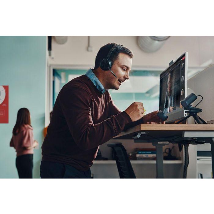 HP Voyager Focus 2 USB-C-C Headset +USB-C/A Adapter 4 HP Voyager Focus 2 USB-C-C Headset +USB-C/A Adapter 4