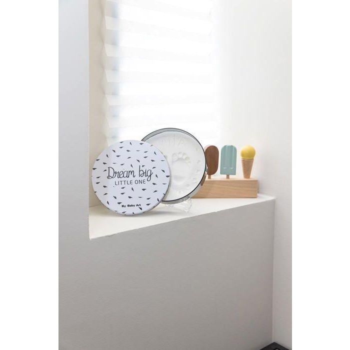 Baby Art Magic Box Round - Caja de Metal con Kit de Manos y Huellas de bebé, Regalo de Nacimiento o Bautismo, Blanco y Negro 3 Baby Art Magic Box Round - Caja de Metal con Kit de Manos y Huellas de bebé, Regalo de Nacimiento o Bautismo, Blanco y Negro 3