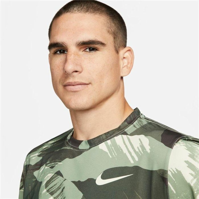 Camiseta de Manga Corta Hombre Nike Dri-FIT Verde M 2 Camiseta de Manga Corta Hombre Nike Dri-FIT Verde M 2