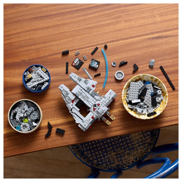 LEGO Star Wars Millennium Falcon 75375 Halcón Milenario Juego de Construcción 921 Piezas