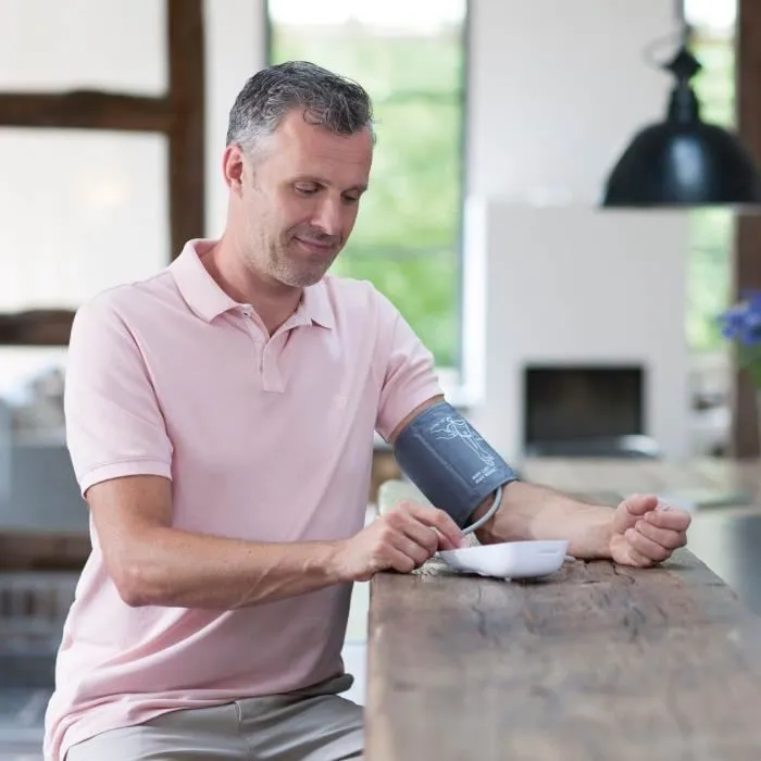 Medisana BU 535 Tensiometro Parlante - 6 Idiomas - Pantalla Grande - Dígito XXL - Medición de Arritmias - 240 Memorias