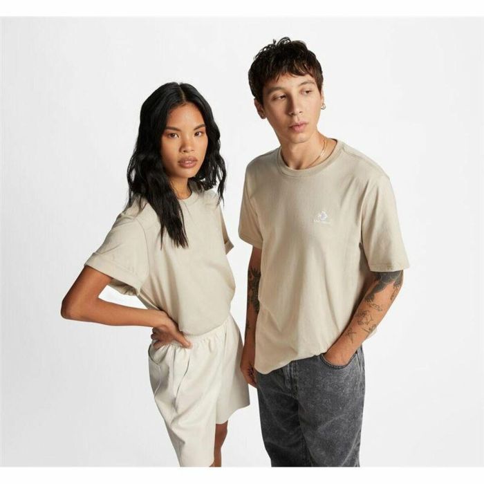 Camiseta de Manga Corta Unisex Converse Classic Fit Left Chest Star Chevron Beige 2 Camiseta de Manga Corta Unisex Converse Classic Fit Left Chest Star Chevron Beige 2